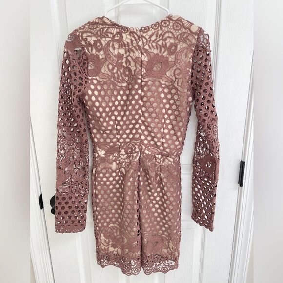 Tobi Mauve Crochet Tan Lined Lace Long Sleeve Deep V Dress Women’s Size S - Picture 3 of 6